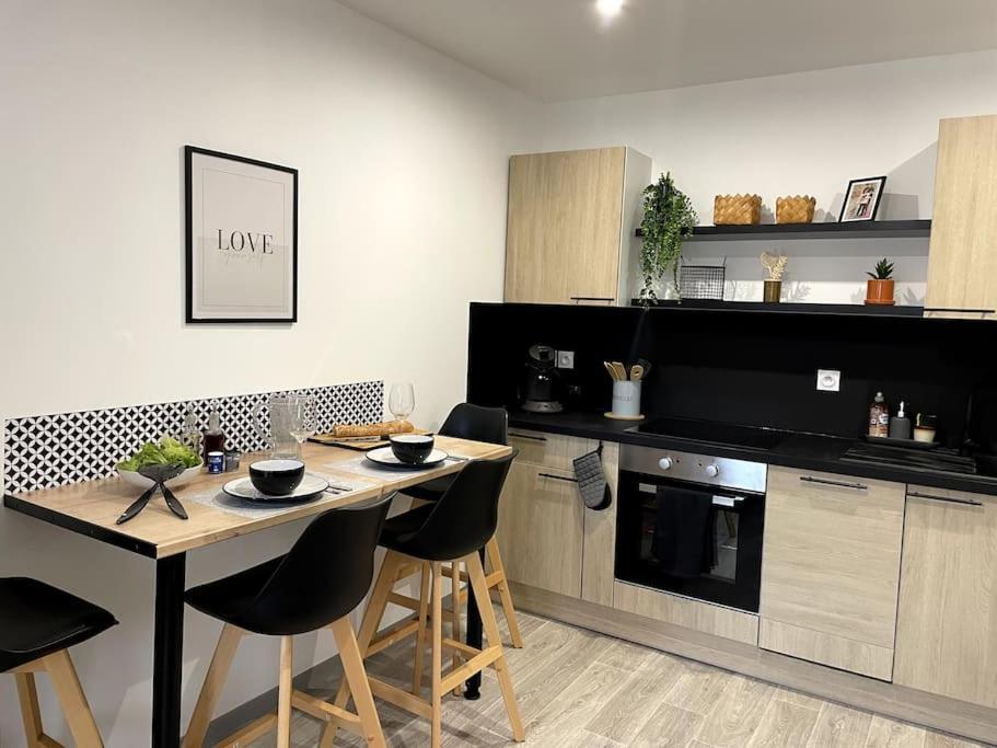 Bel Appartement Sur Cour Plein Centre Ville Et Parking Moulins  Dış mekan fotoğraf